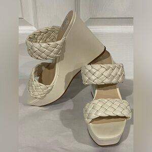Nine West WNKLana3-R white weaved wedge heels, Size 10